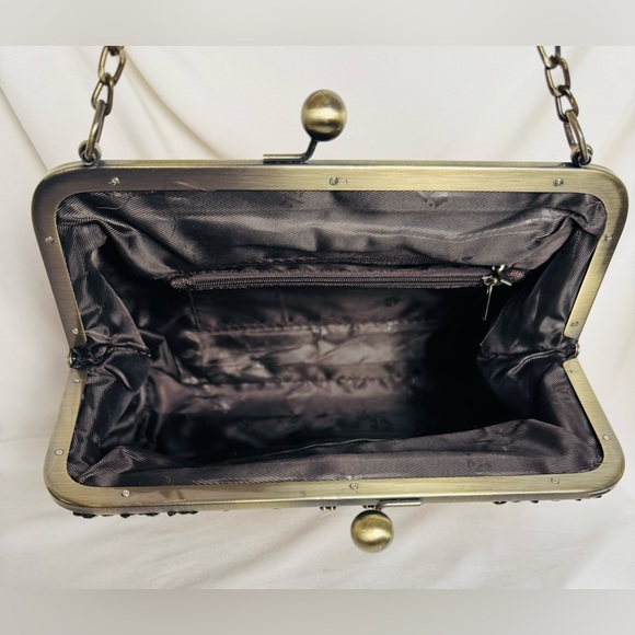 Vintage Style Handbag with kiss lock - Picture 7 of 11